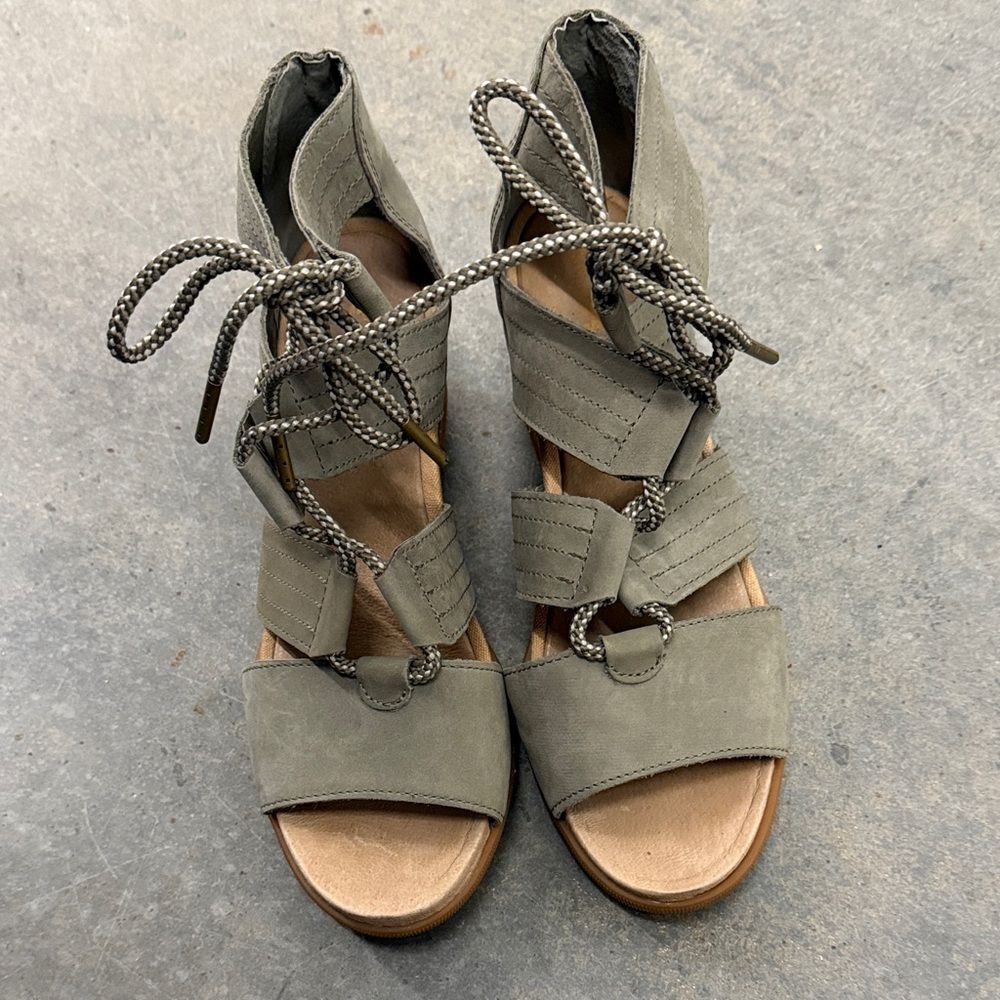 Sorel Khaki Lace-Up Sandals